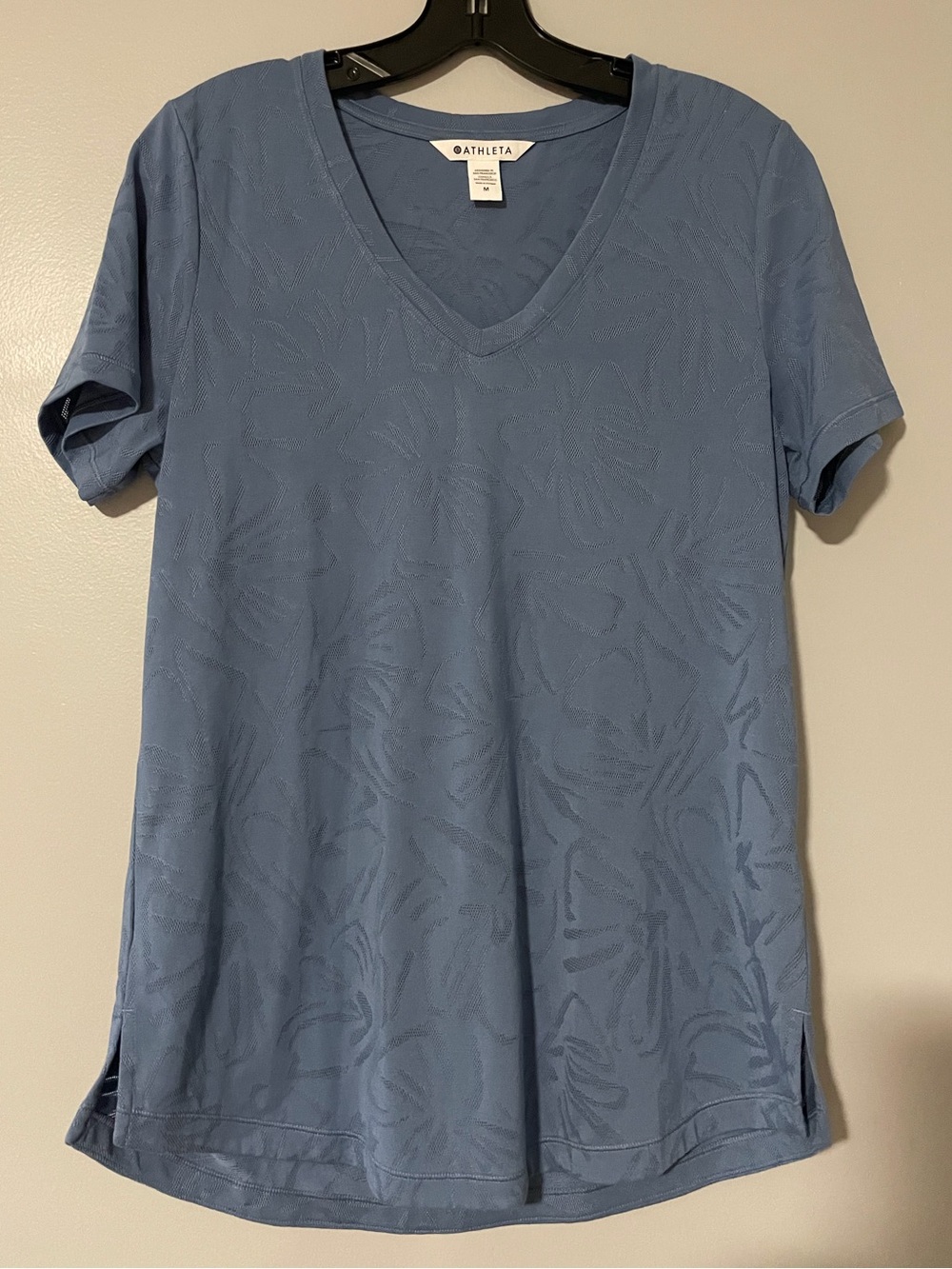 🐟Athleta Blue V-Neck Short Sleeve Top